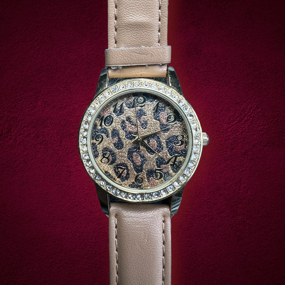 Beautiful Vintage BWC Women’s Watch Leopard Print Rhinestone Face